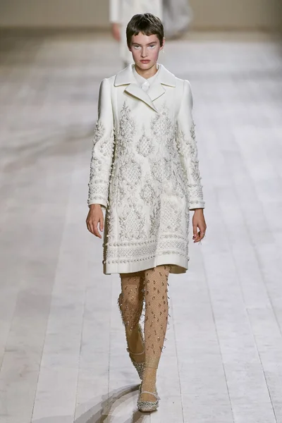 Look 5